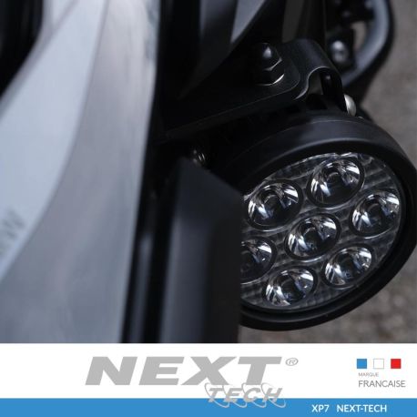 Kit XP7 de feux additionnels à LED installé sur sur moto de présentation