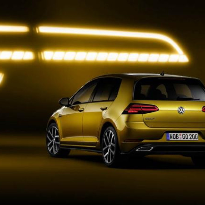 Volkswagen_Golf_7_next_tech_france
			                    