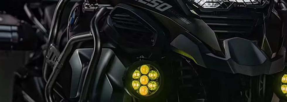 caches-de-protection-jaune-pour-feux-led-xp7-next-tech-installes-sur-moto-bmw-gs
