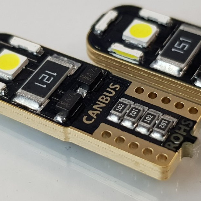 Zoom-sur-ampoules-veilleuses-LED-T10-W5W-plates-blog-next-tech-france