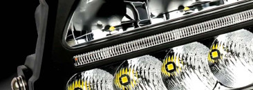 details-et-zoom-sur-le-feu-led-220mm-12v-24v-avec-feux-de-croisement-et-feux-de-route
                      