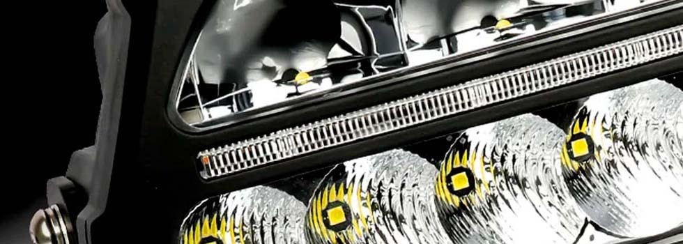 details-et-zoom-sur-le-feu-led-220mm-12v-24v-avec-feux-de-croisement-et-feux-de-route