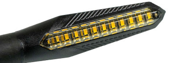 zoom-rapproche-sur-le-clignotant-LED-sequentiel-defilant-canbus-next-tech
                      