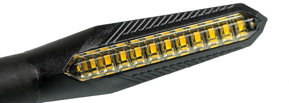 zoom-rapproche-sur-le-clignotant-LED-sequentiel-defilant-canbus-next-tech
                      