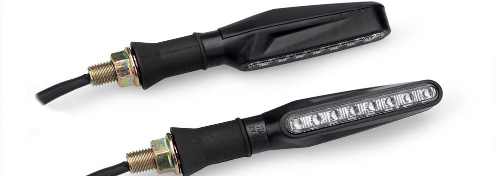 vue-de-pres-des-clignotants-led-dynamiques-sequentiels-next-tech-pour-moto-scooter-et-quad