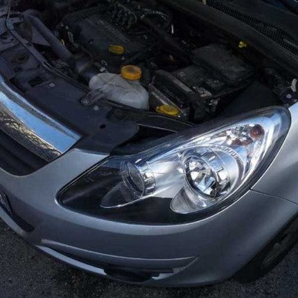 changement-ampoules-sur-voiture